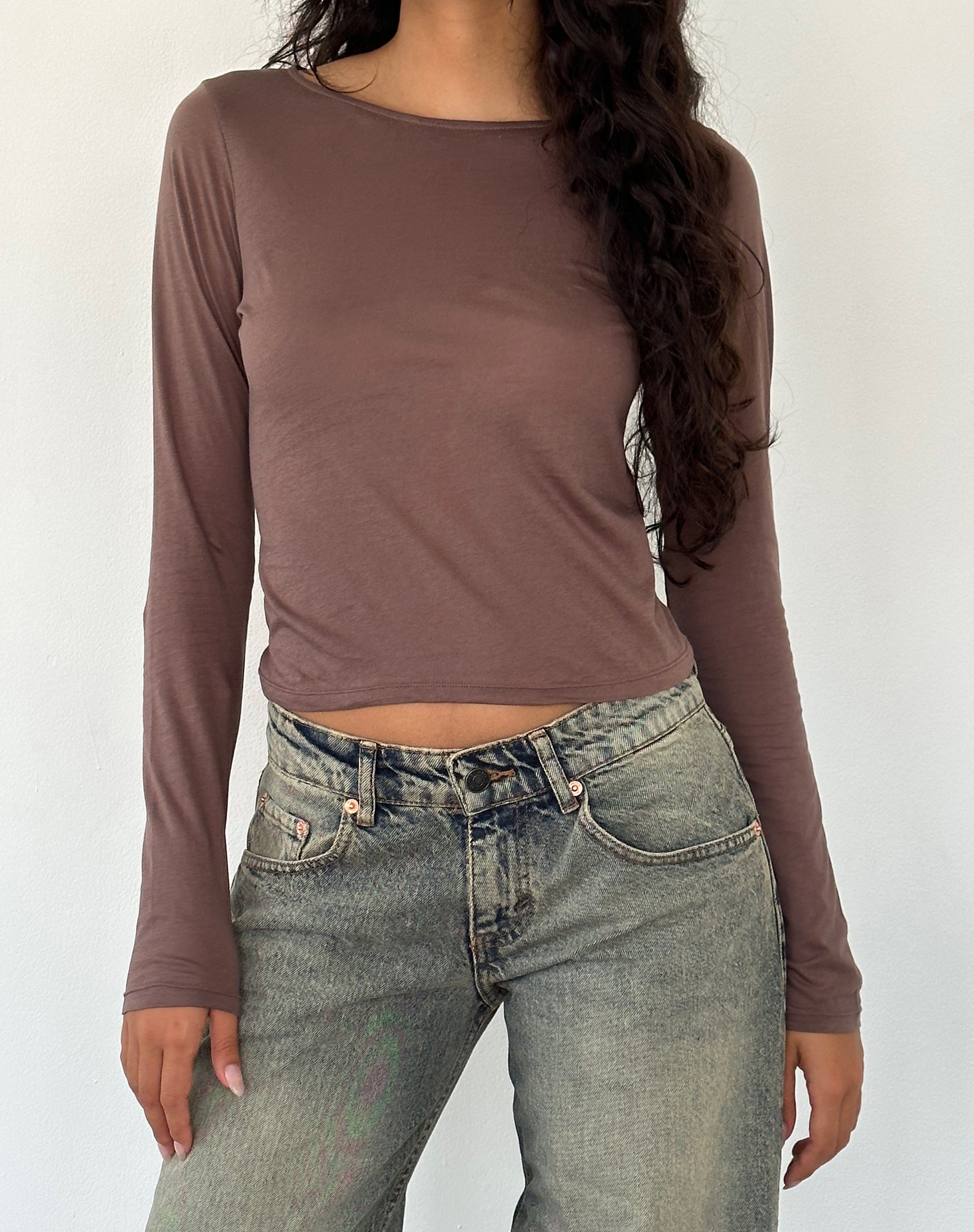 Image of Asma Loose Fit Langarm-Top in Muskatnuss
