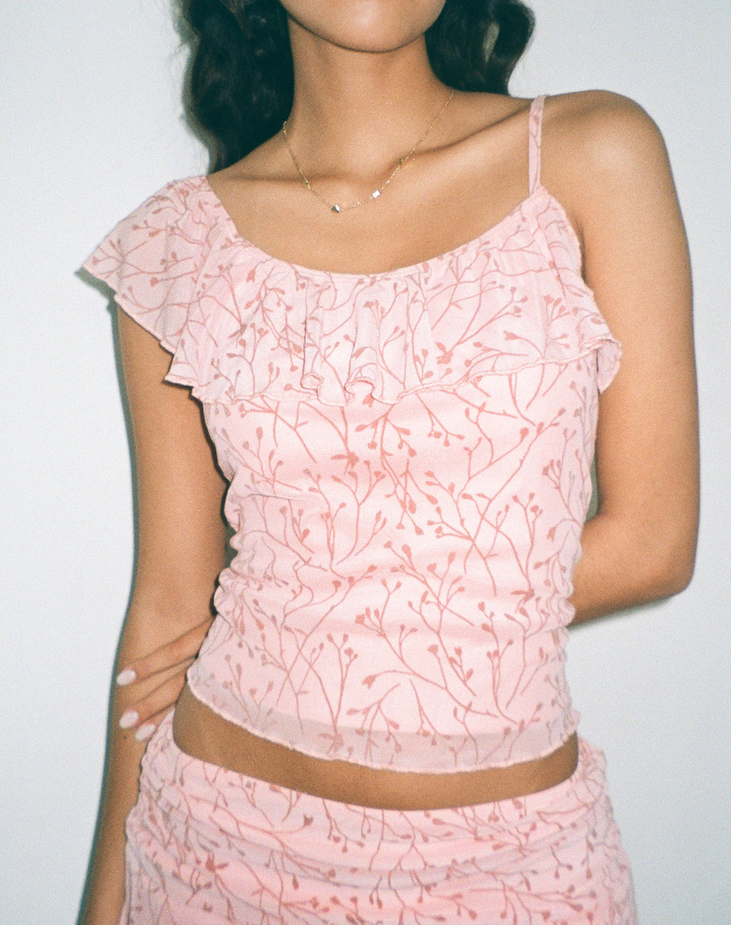 Chira Asymmetrisches Cami-Top in Shadow Floral Pink