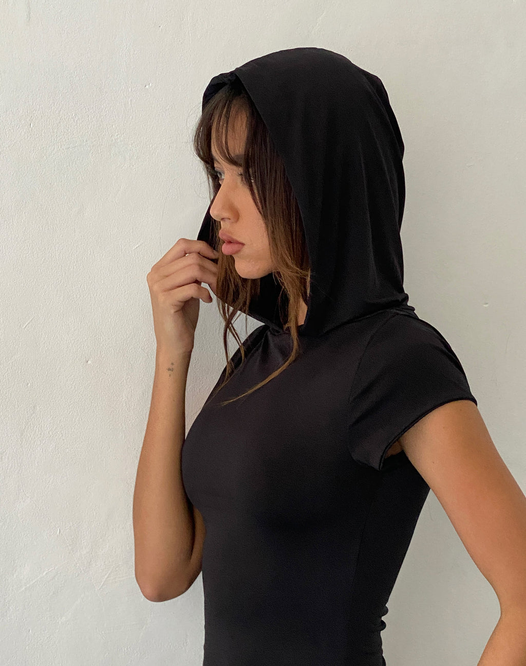 Dixie Maxikleid mit Kapuze in glattem Schwarz