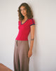 Image of Izolde Baby Tee in Adrenalin Rot mit marineblauem Einband und M-Stickerei