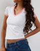 Bild von Izolde Tee in Weiß mit rosa M-Stickerei