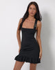 Image of Jessa Rüschensaum Schnallenriemen-Minikleid in Schwarz