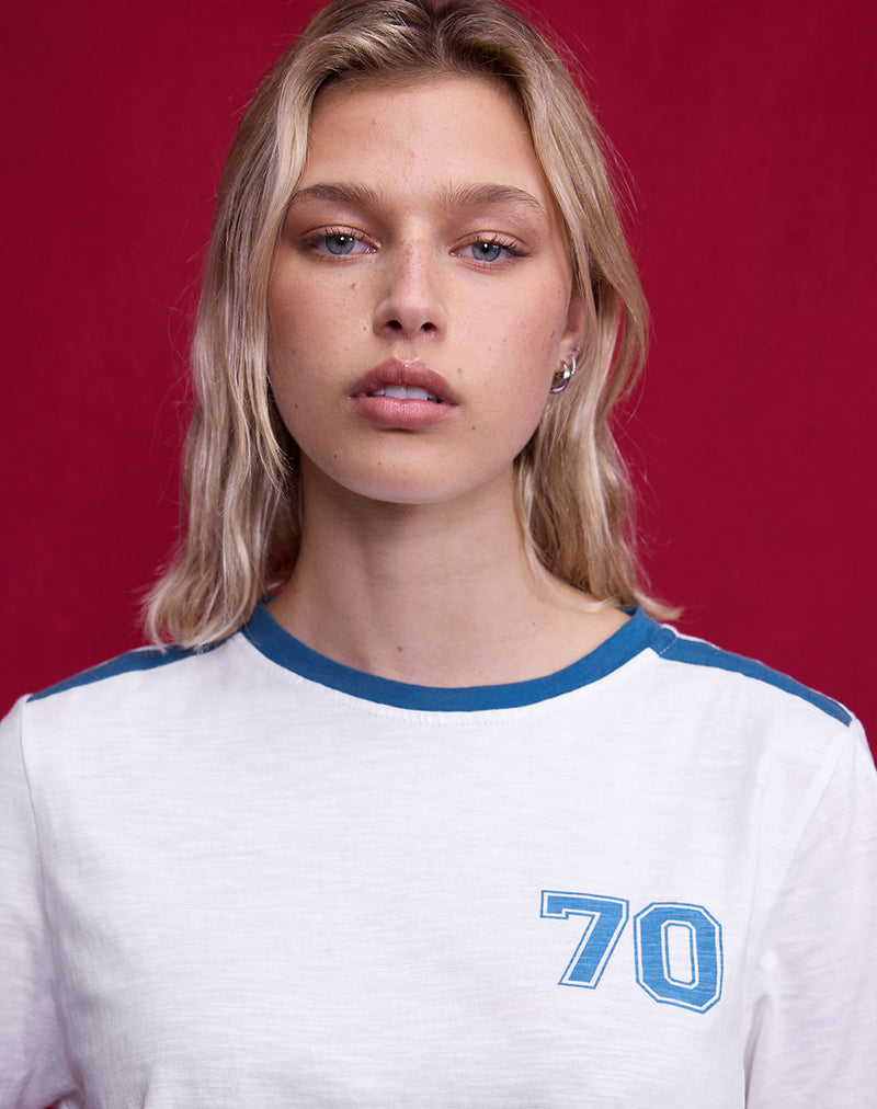 Jihan Top in Weiß mit mediterranem Blau als Einfassung