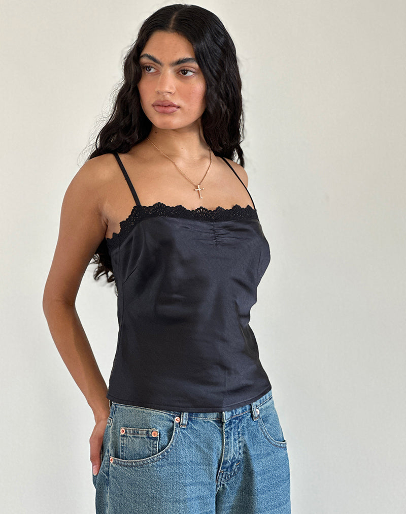 Kira Top aus schwarzem Satin mit schwarzer Spitze