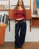 Bild von Low Rise Roomy Jeans in Indigo mit roter Naht
