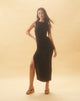 Bild von Minyo Racer Neck Maxikleid in Crinkle Schwarz