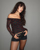 Image of Nihal Rüschen-Bardot-Top in Lippenflocke Schwarz