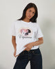 Bild von Oversize Basic Tee in Weiß mit Capricorn Motel Pet Print