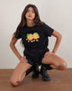 Bild von Saki Tee in Schwarz mit aufgedrucktem Squeeze Me Orange