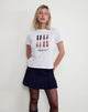 Bild von Saki Tee in Weiß mit Shoe Addicted Druck