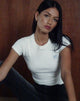 Image of Suti Ribbed Tee in Off White mit blauer Schleife M Stickerei