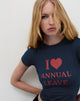 Bild von Sutin Tee in Navy mit roter I Love Annual Leave Grafik