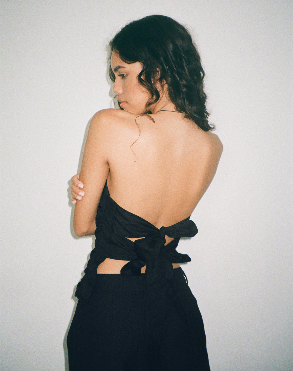 Tahari Tie Back Longline Tube Top in Schwarz