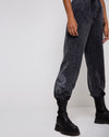 Acid Stone Wash mit Drachenstickerei