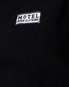 Schwarz mit Motel Work Clothing Label