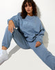 Bild von Glo Sweatshirt in Powder Blue Erinnerungen Stickerei