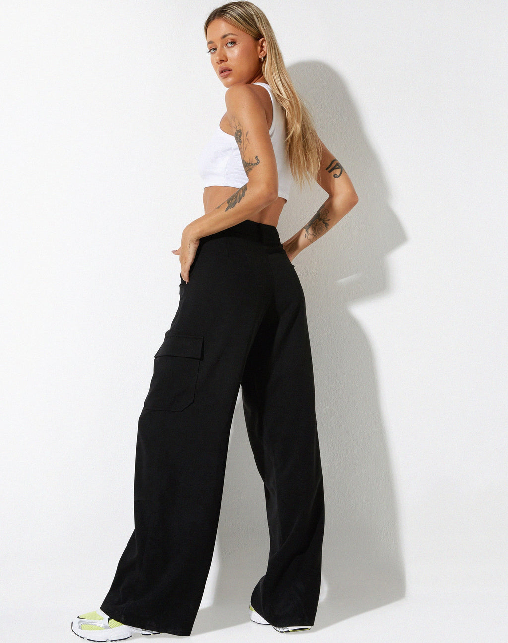 Low Rise Abba Cargohose in Tailoring Schwarz