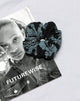 Image of XL Scrunchie in Drachenblume Schwarz und Mint
