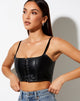 Image of Nindy Crop Top in PU Schwarz mit weißer Naht