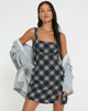 IMAGE OF Mehra Slip Dress in 20er Jahre Karo Schwarz und Grau