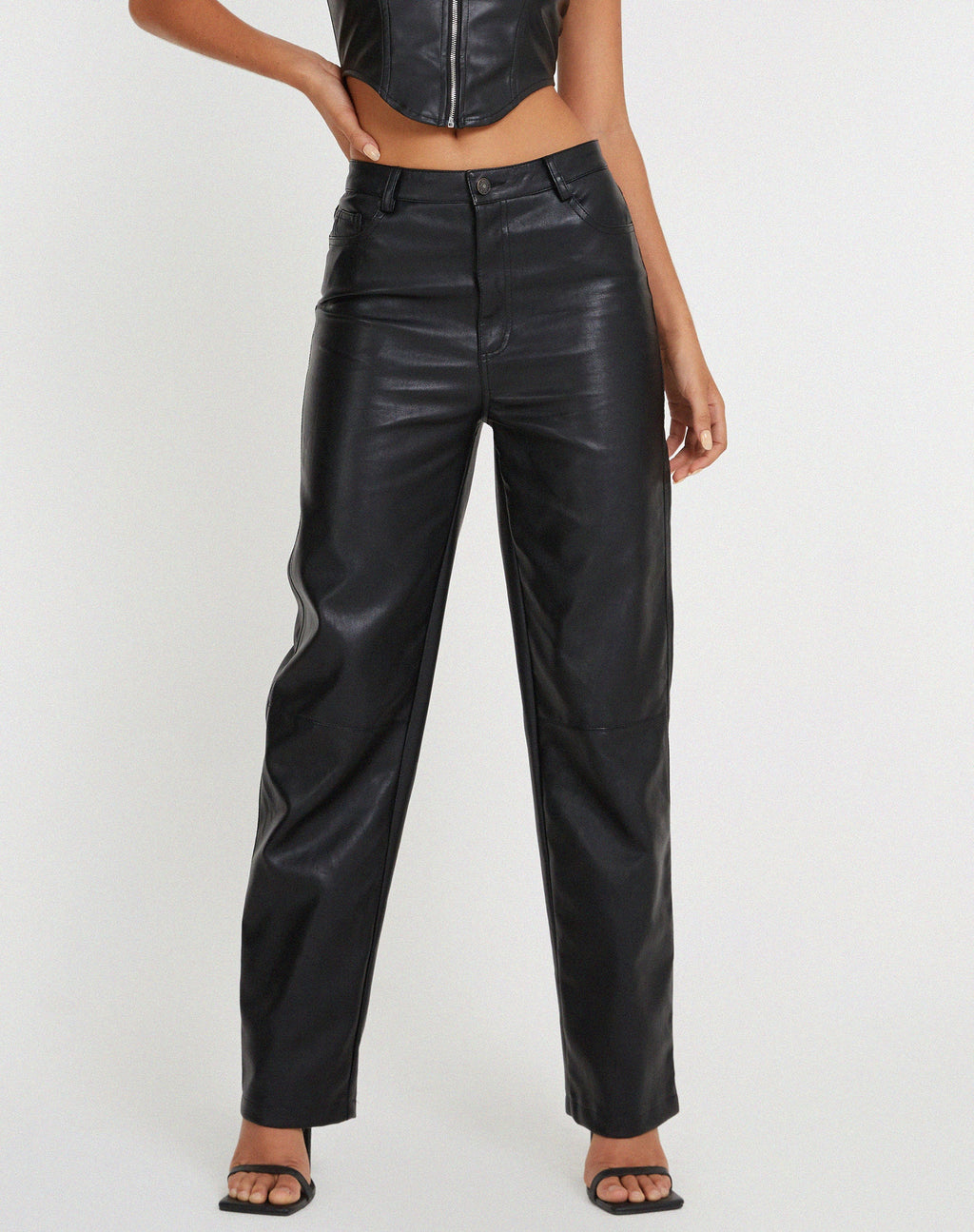 Zova Hose mit weitem Bein aus Pu Schwarz