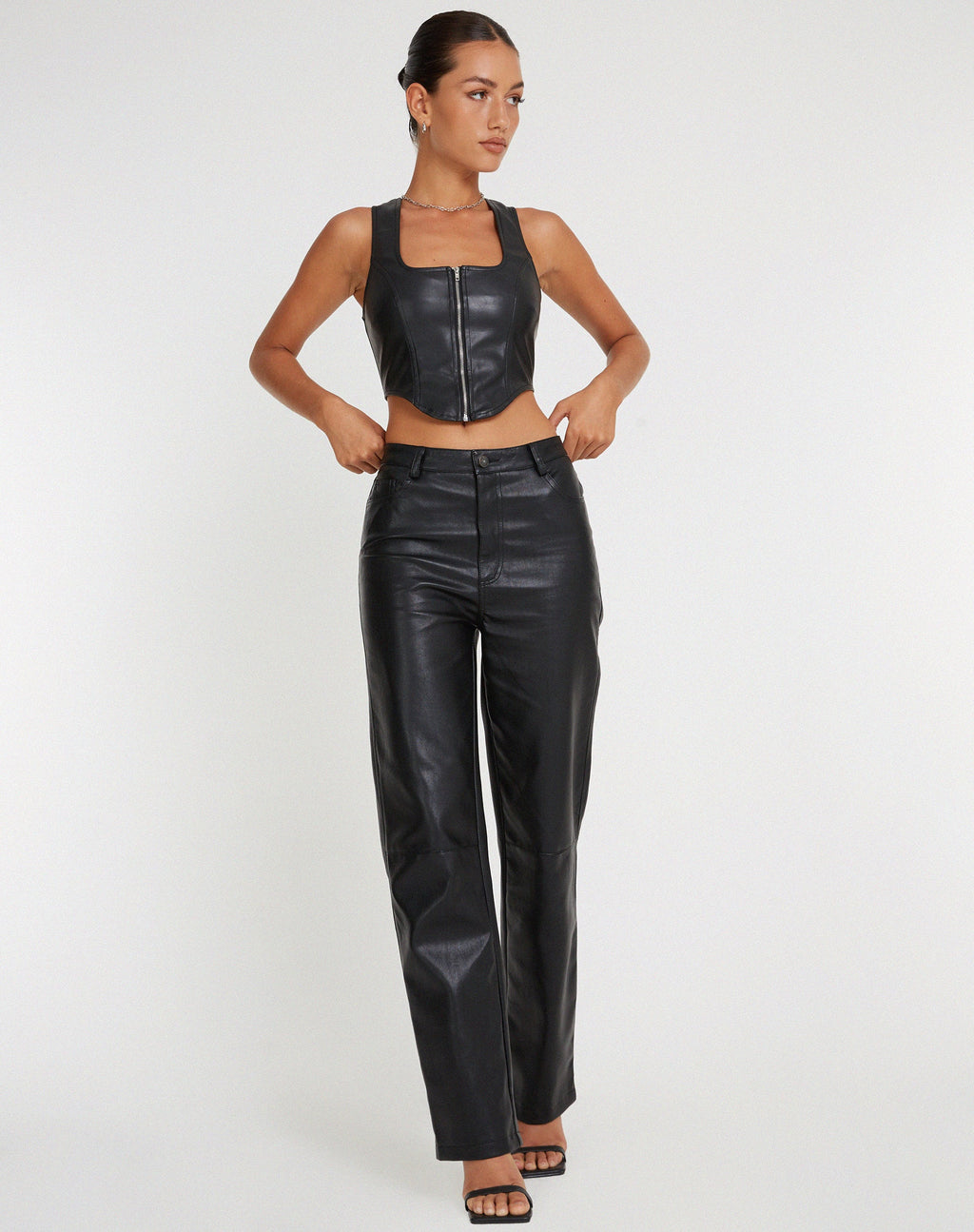 Zova Hose mit weitem Bein aus Pu Schwarz