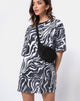 Bild von Sunny Kiss Oversize Tee in Trippy Zebra Clear Pailletten