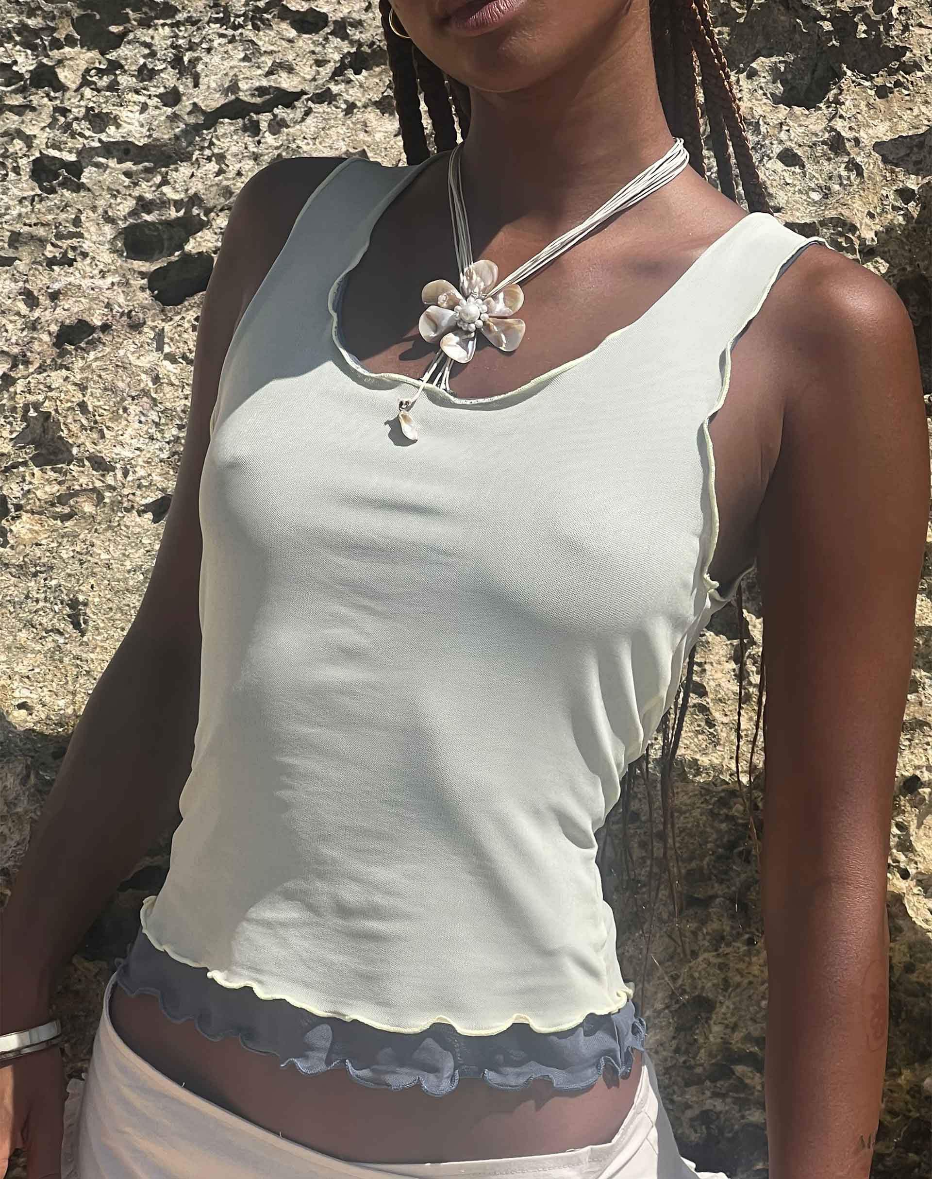 Image of Zeta Vest Top in Gelb mit marineblauem Innenfutter