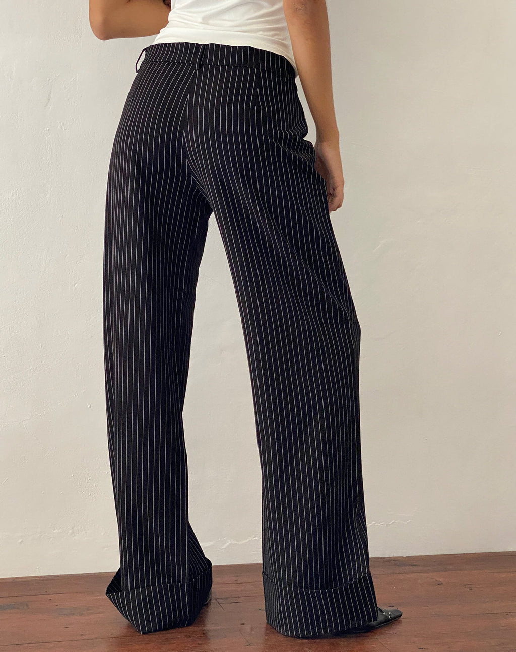 Abba Low Rise Hose in Schwarz Nadelstreifen Tailoring