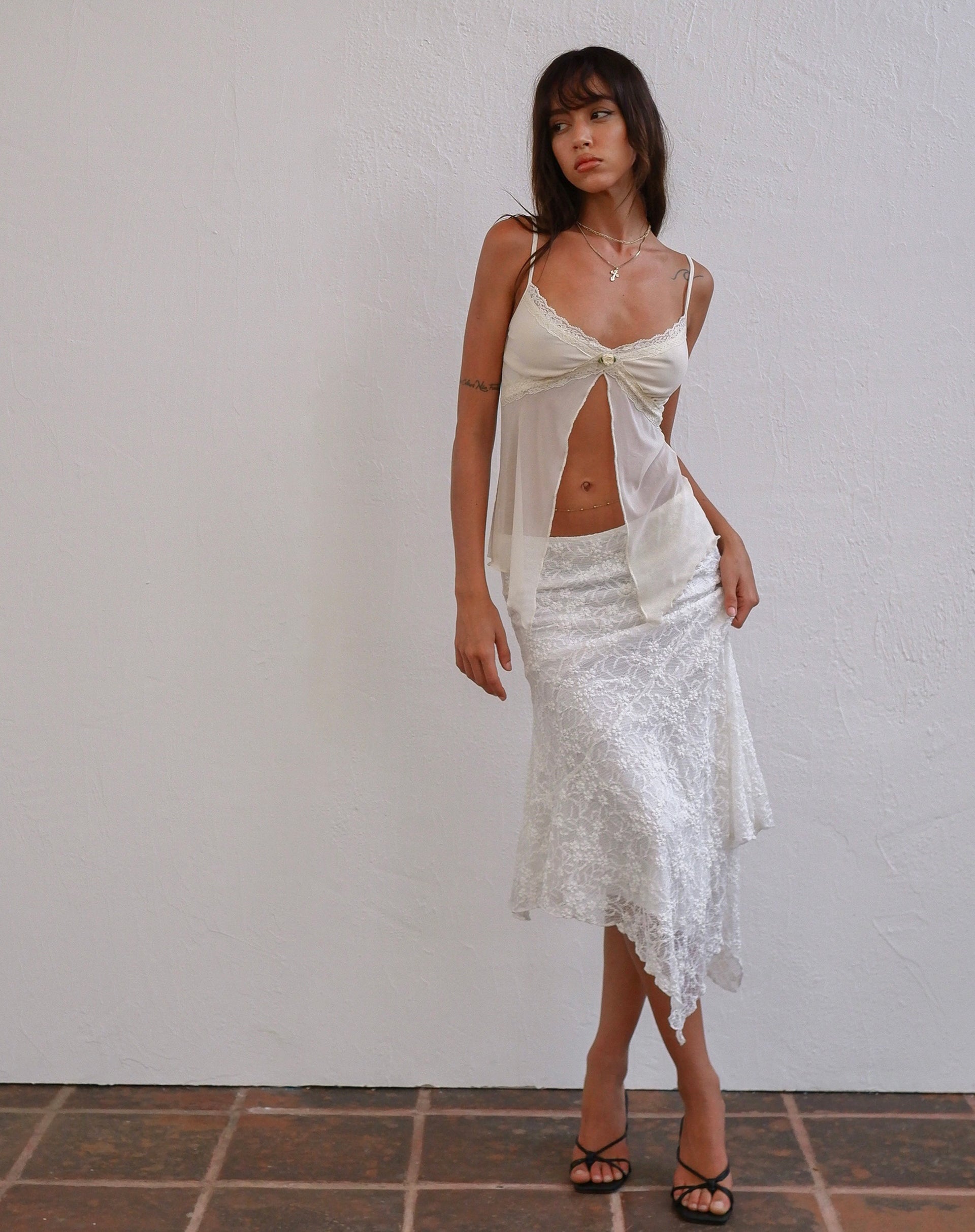 Image of Aliqa Schmetterlings-Top aus Mesh Creme