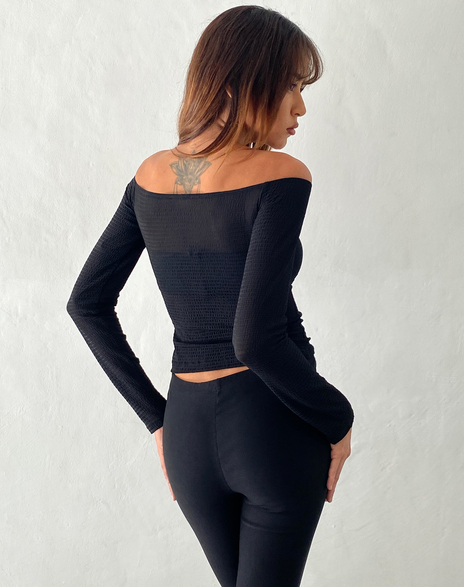 Image of Alondra Langärmeliges Krawatten-Top in strukturiertem Schwarz