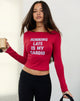 Image of Amabon Langarm-Top in Adrenalinrot mit Running Late-Slogan
