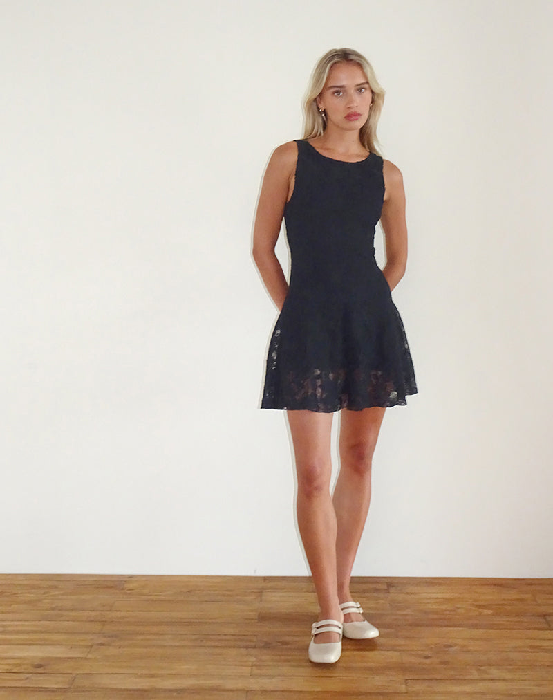 Abbildung: Ambika Kleid aus strukturierter Spitze Rose Schwarz