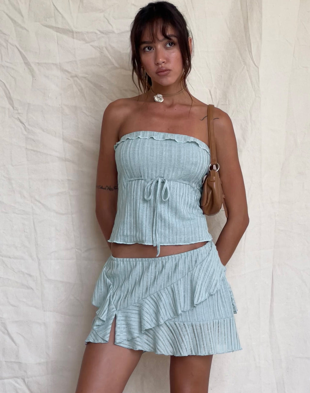 Ameera Bandeau-Oberteil mit Rüschenbesatz in Puderblau