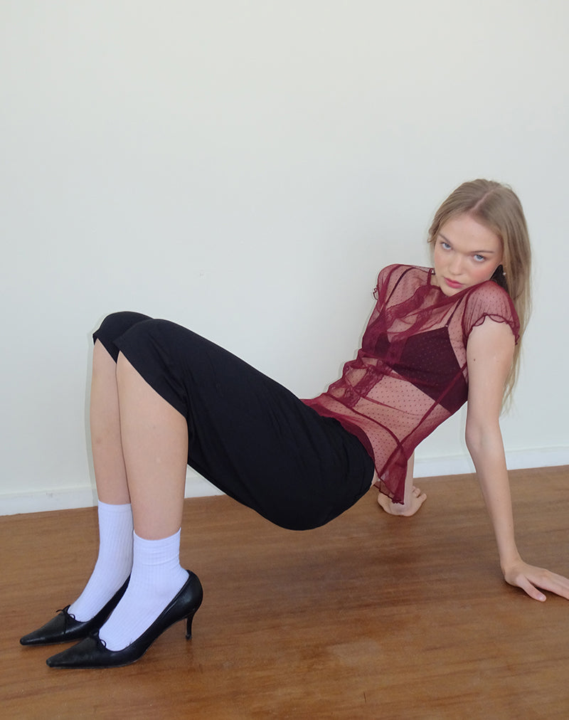 Image of Amrita Top aus burgunderfarbenem Dobby Mesh