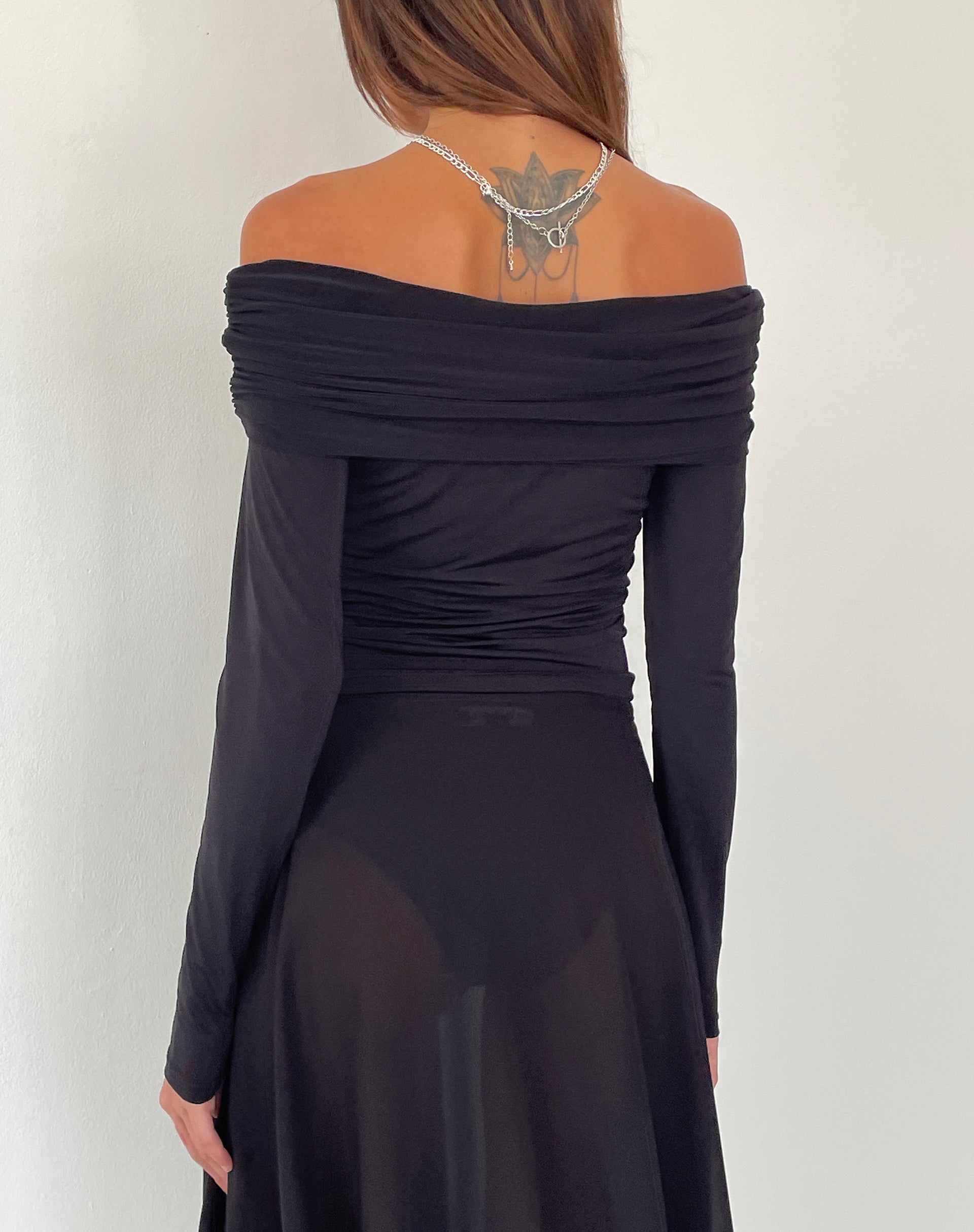 Image of Andi Langärmliges Bardot-Top in Slinky Schwarz