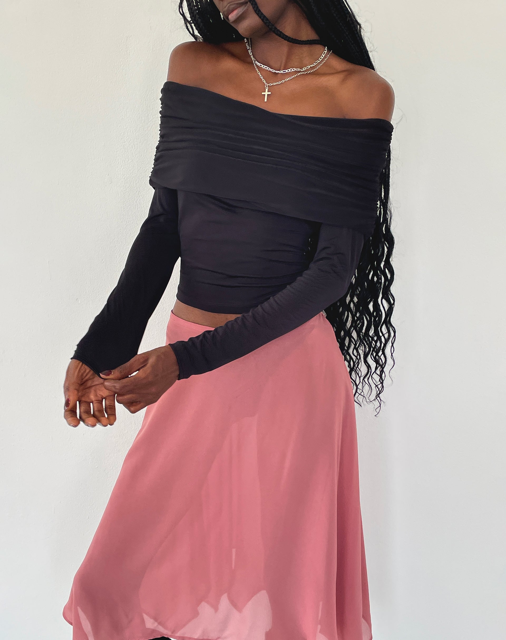 Image of Andi Langärmliges Bardot-Top in Slinky Schwarz