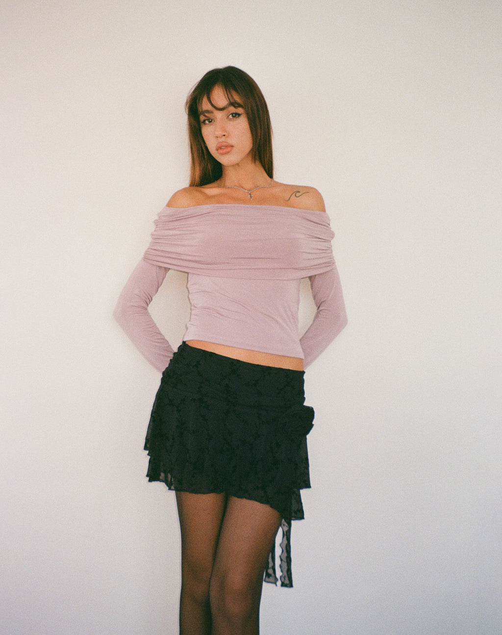 Andi Bardot-Top mit langen Ärmeln in Mauve (Slinky)