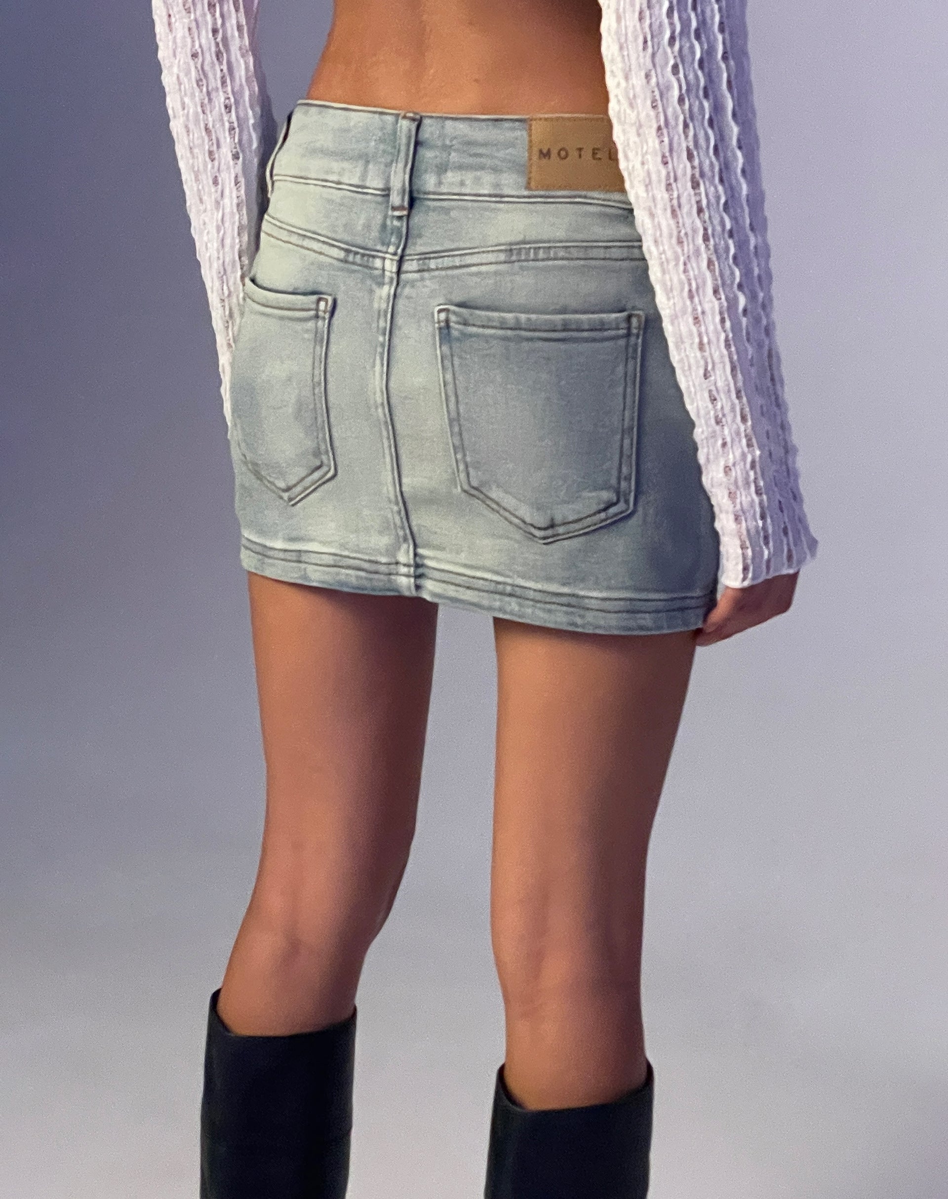 Bild von Low Rise Denim Mini Rock in Super Bleach