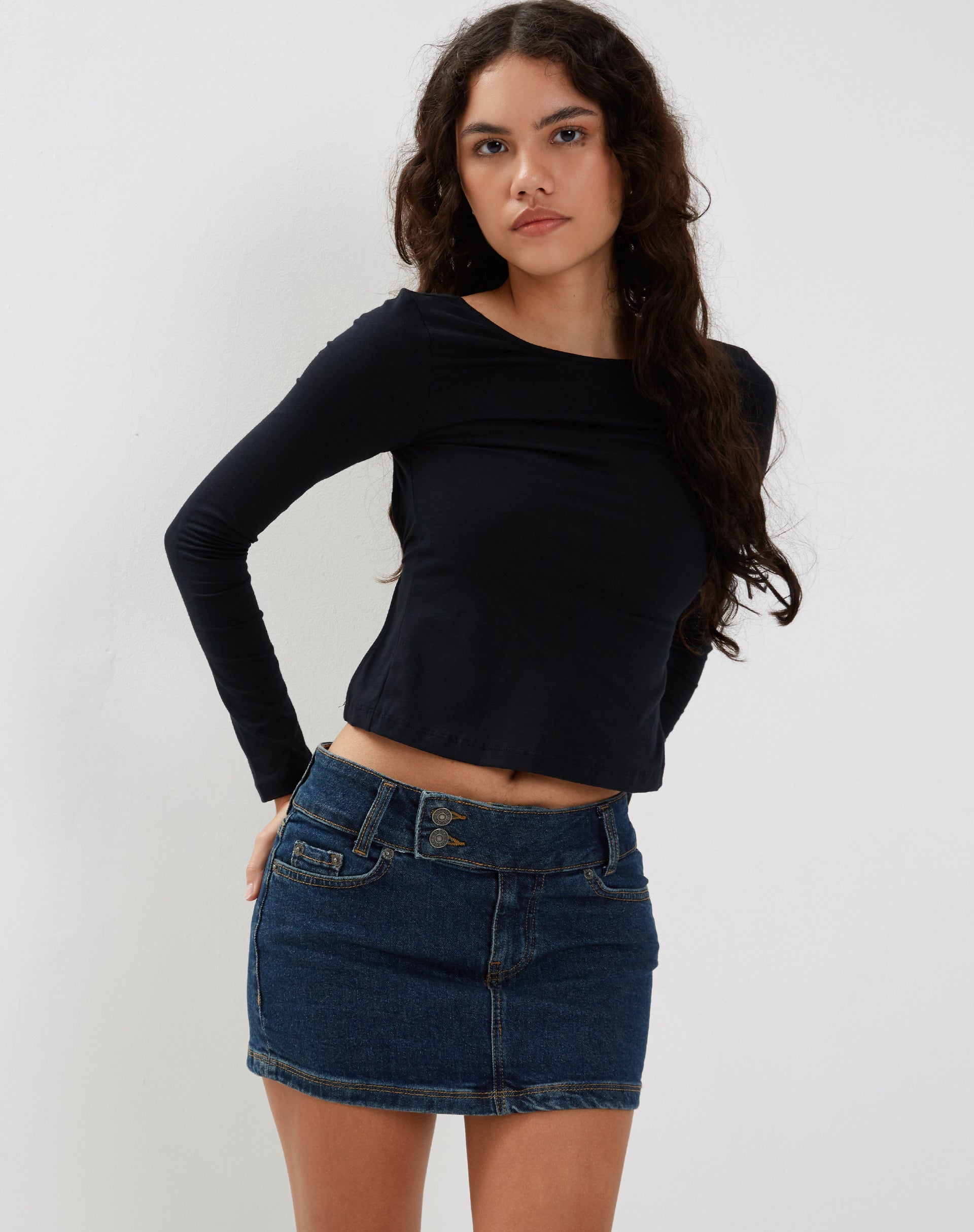 Bild von Low Rise Denim Mini Rock in Dark Vintage Wash