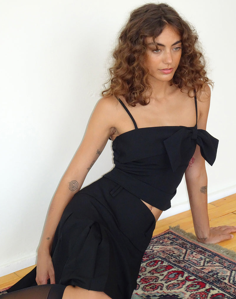 Bild von Antlia Bow Cami Top in Tailoring Schwarz