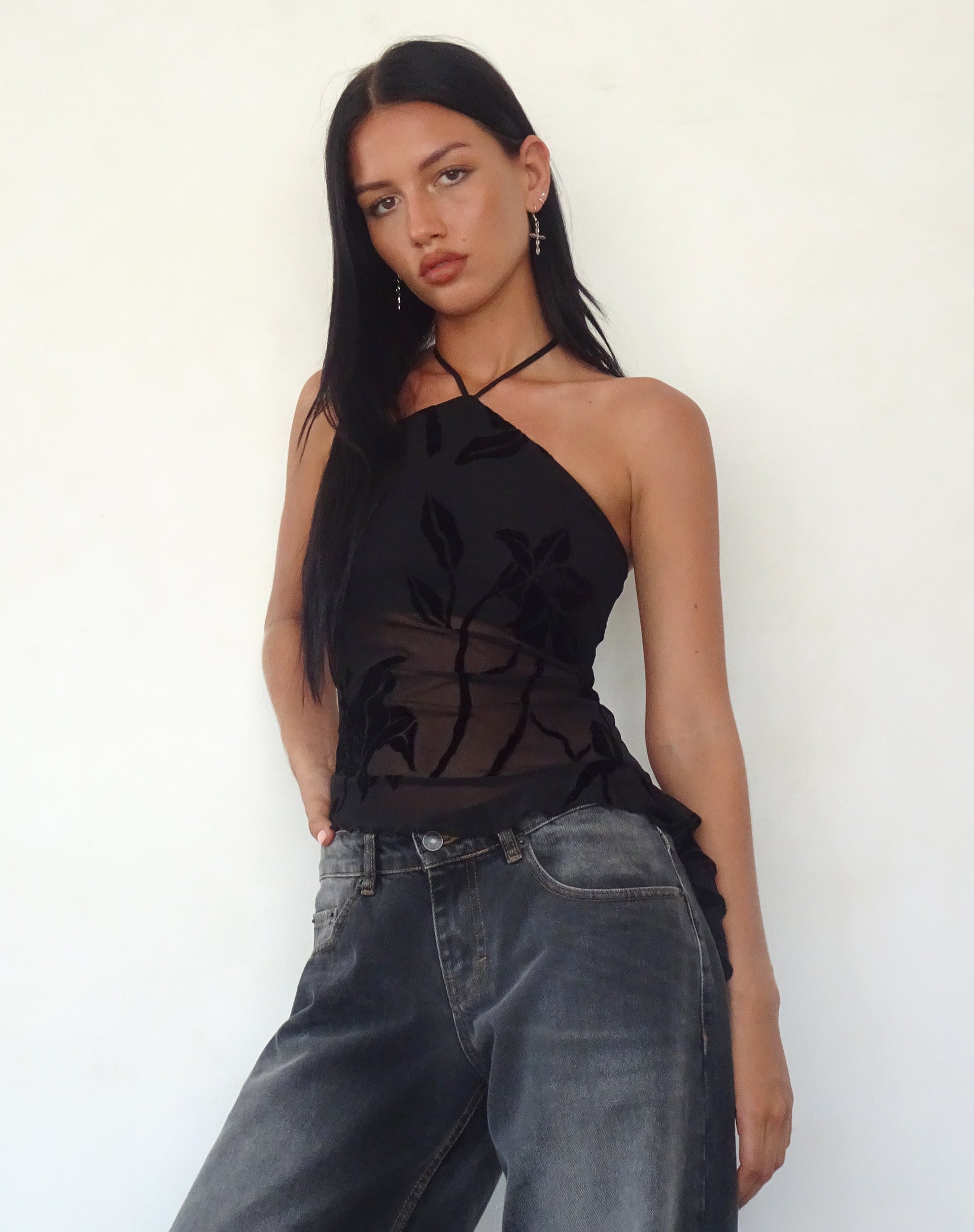Image of Arabella Neckholder-Top aus Orchideenflock Schwarz