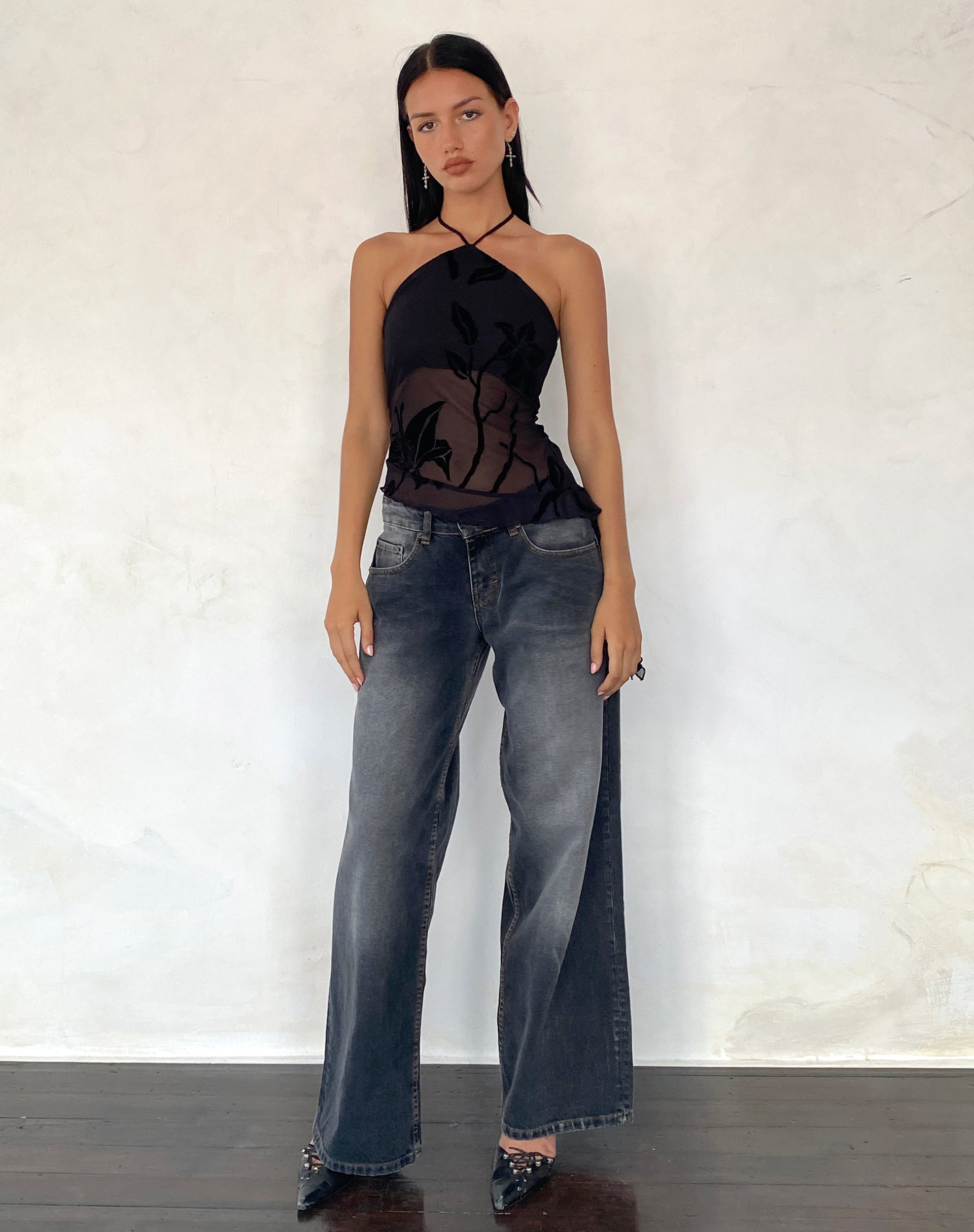 Image of Arabella Neckholder-Top aus Orchideenflock Schwarz