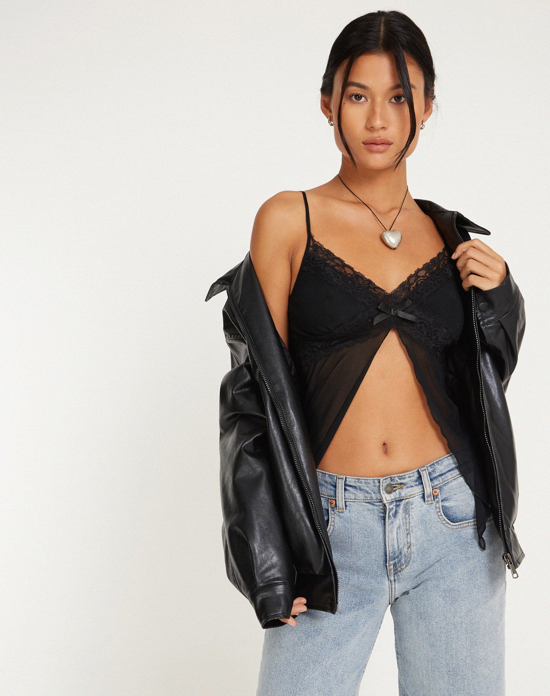 Bild von Ariela Butterfly Top in Schwarz