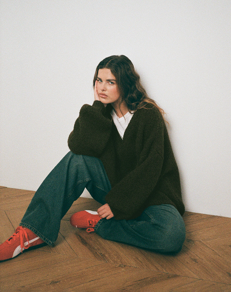Image of Asato Chunky V Neck Pullover in gebürstetem Khaki