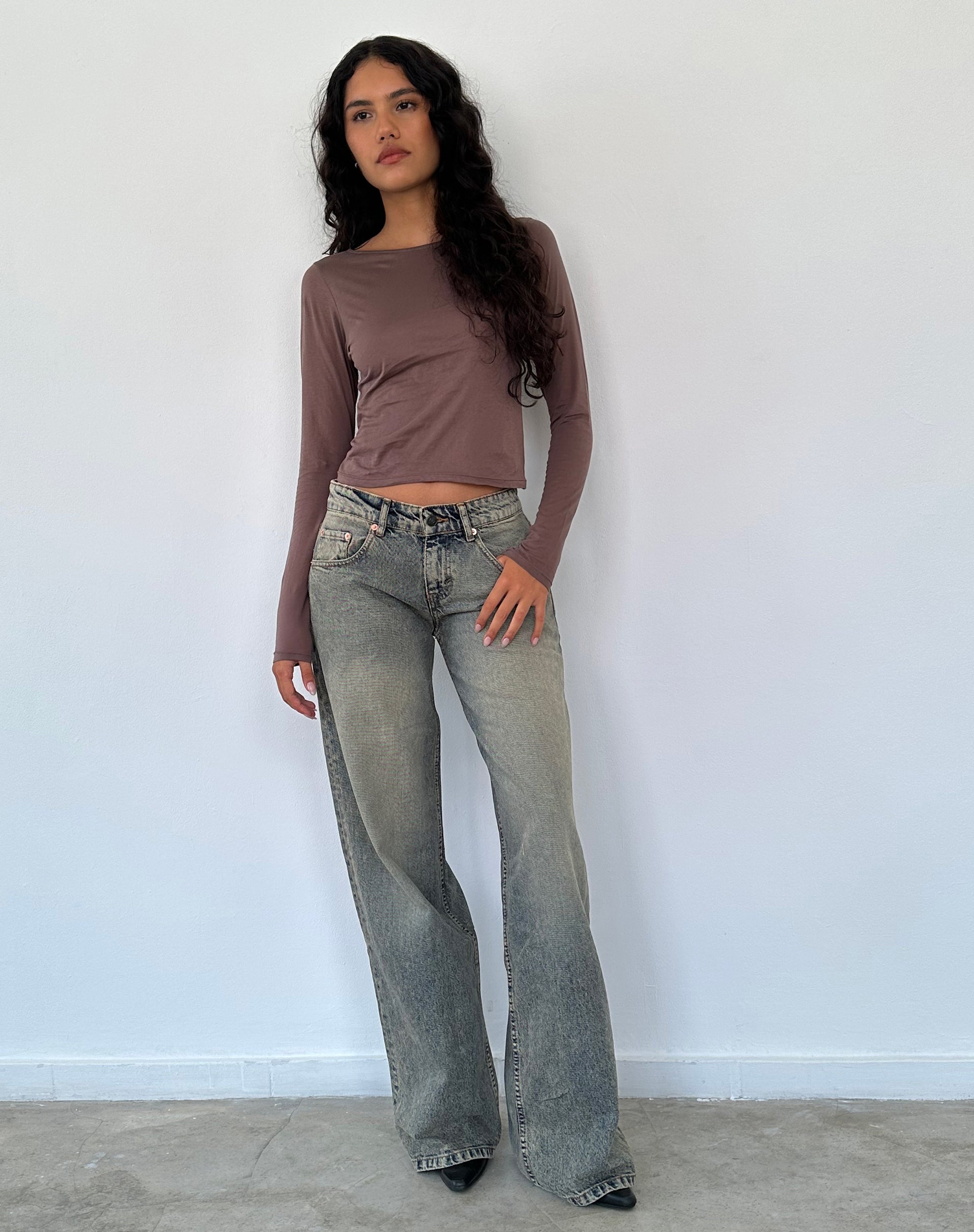 Image of Asma Loose Fit Langarm-Top in Muskatnuss