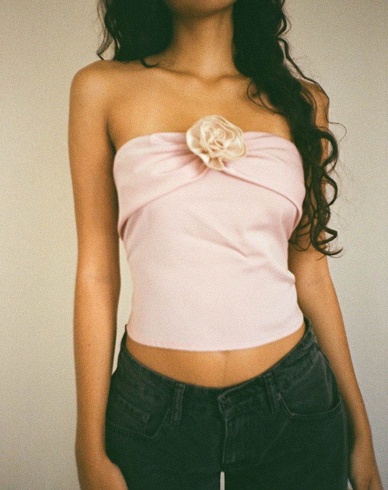 Bild von Astrum Satin Bandeau Top in Rosa mit Elfenbein Rose