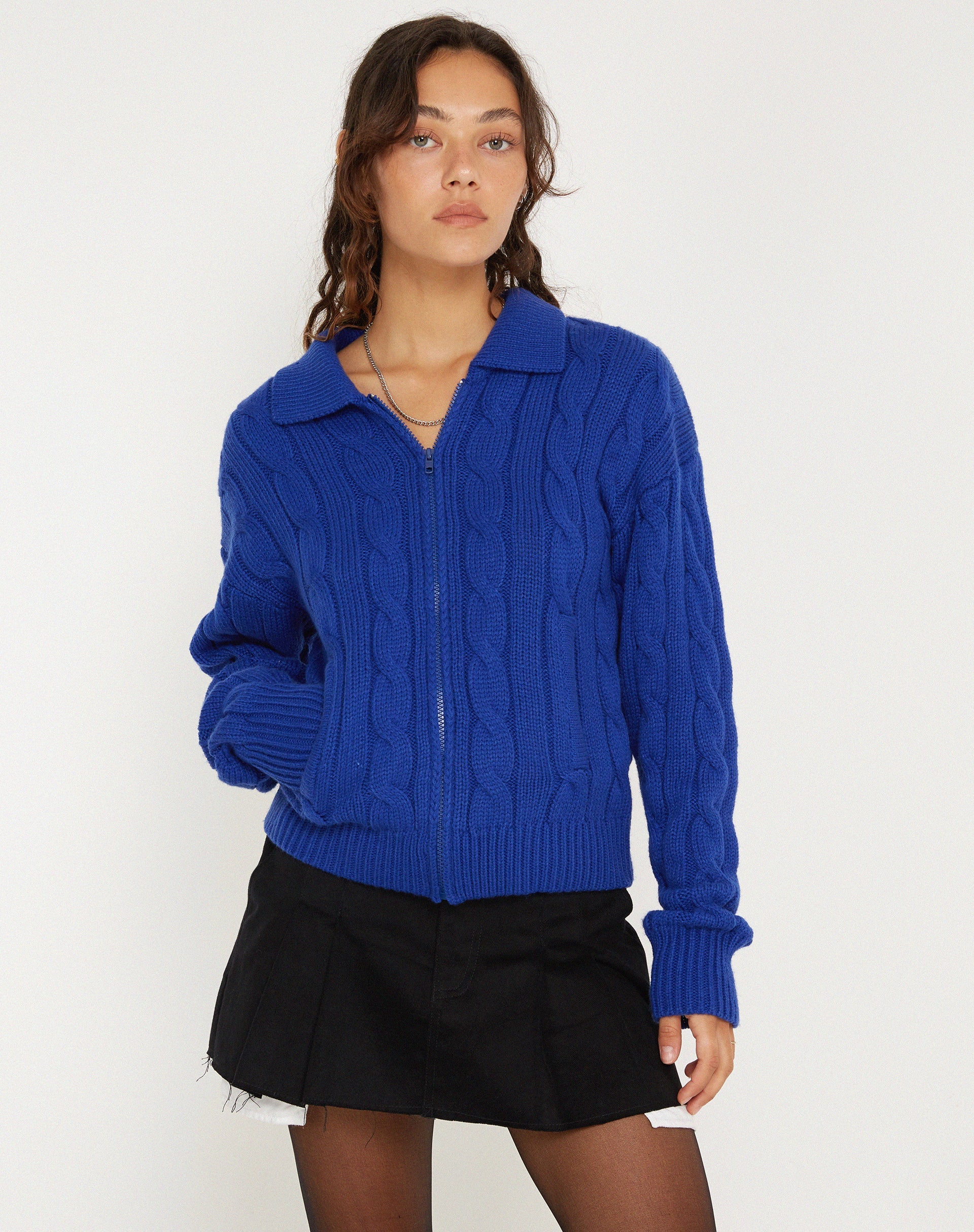 Abbildung der Atasya-Strickjacke in Kobalt