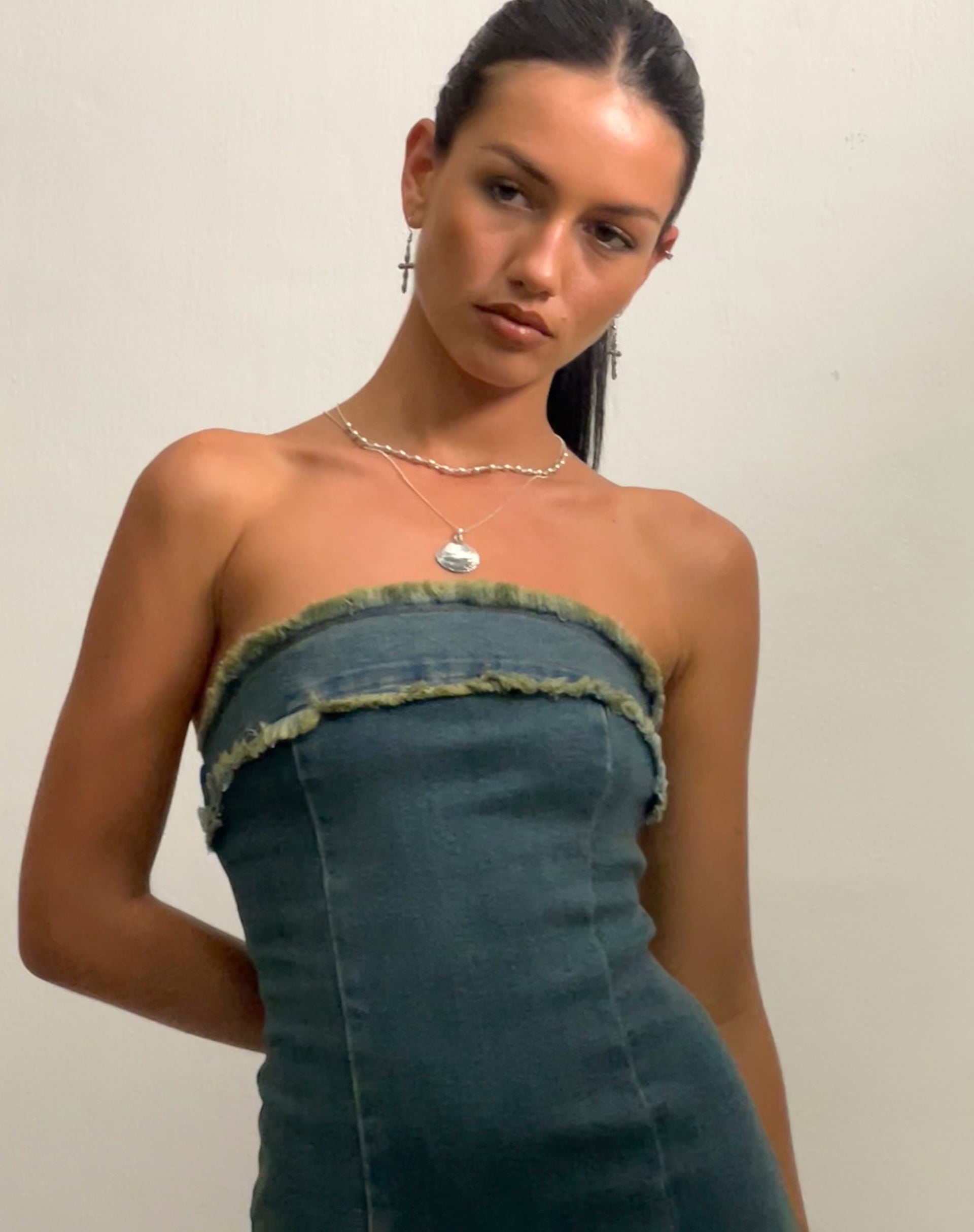Bild von Atun Denim Bandeau Maxikleid in Braun Blau Acid Wash