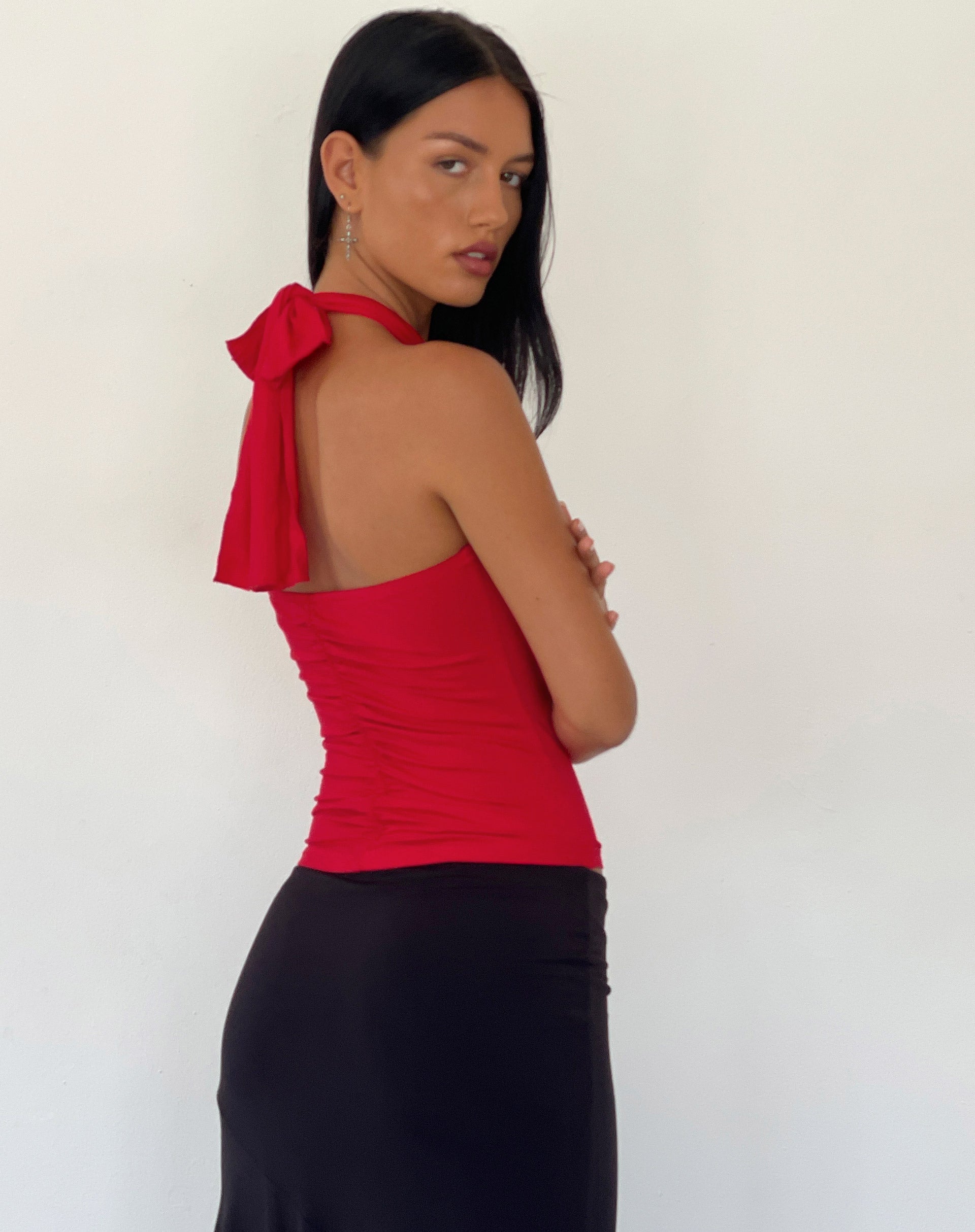 Bild von Audrey Neckholder-Top in Rot Soft Slinky